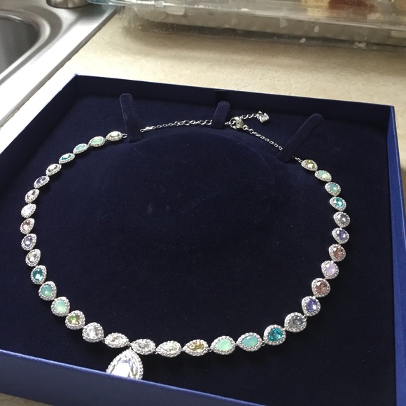 Caption All-Around Necklace - Picture 9 of 13